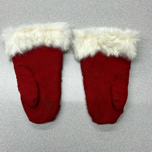 Rabbit Fur and Beaded Lotus Flower Mittens - Picture 3 of 8